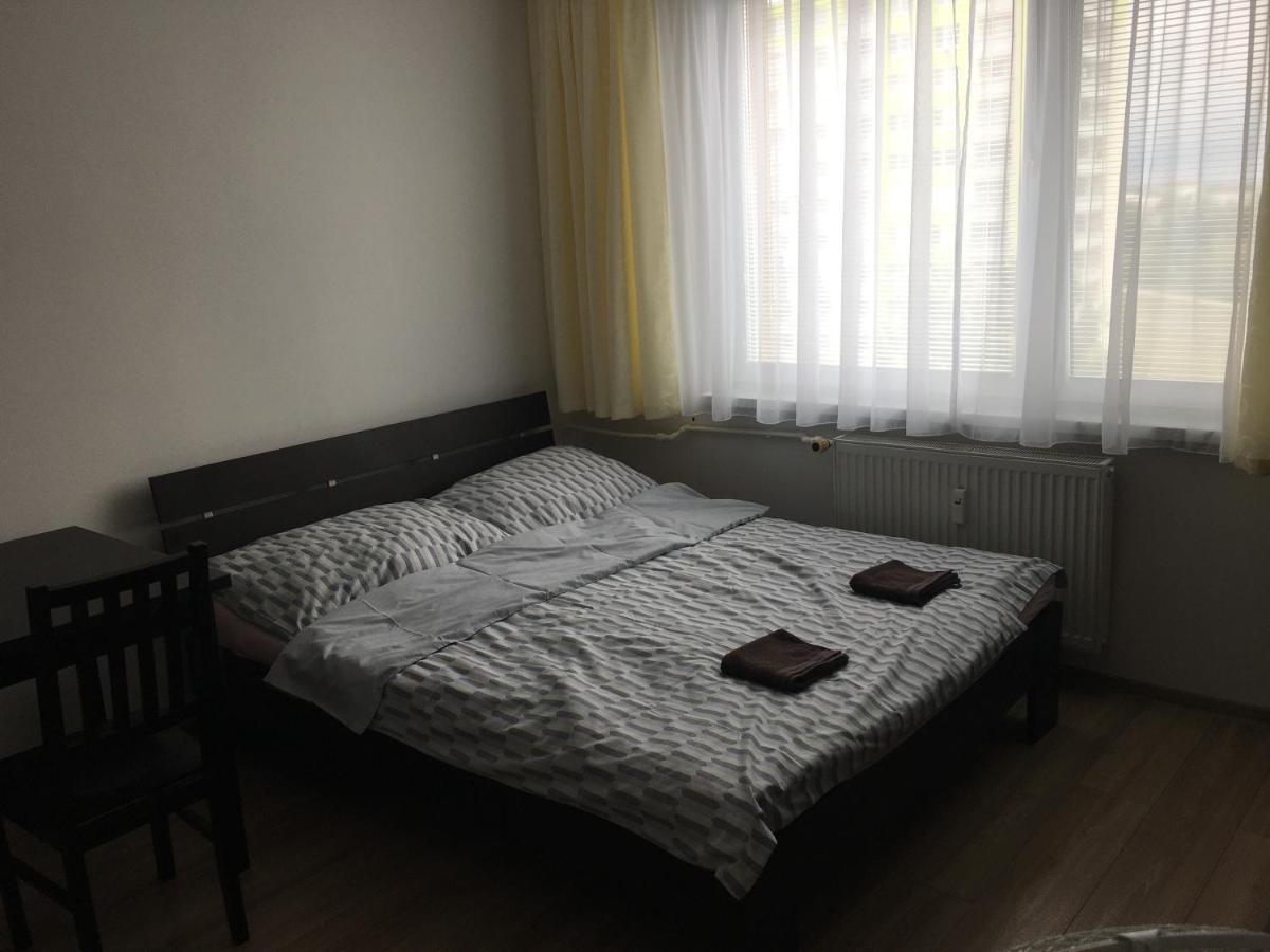 Lovely Studio Apartment Нове-Замки Екстер'єр фото
